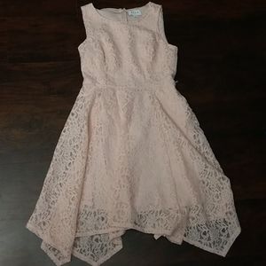 2/$3 Elle pink hanky hem lace dress. Size Medium